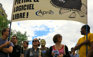 Manifestation anti ACTA avec la banderolle April